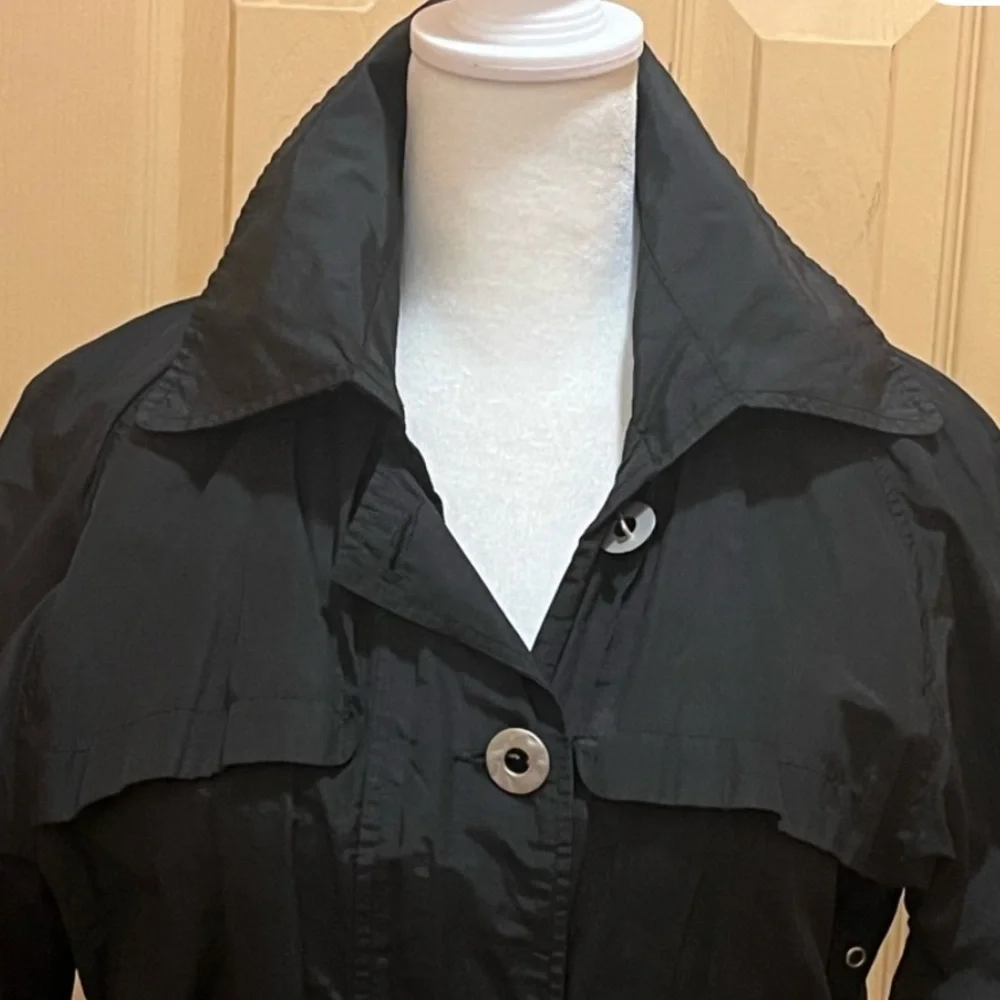 Chico’s raincoat/ long windbreaker/ trench coat. Black w/ silver tone buttons. M